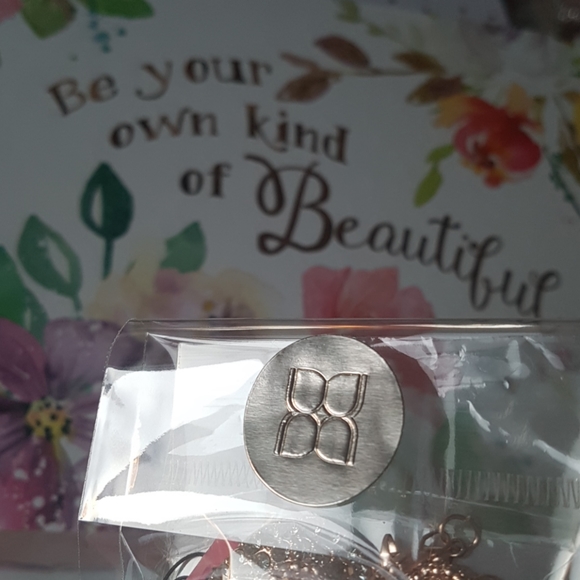 250 pcs BCBG Stickers Rare Gold Stickers 1" in. - Picture 7 of 10